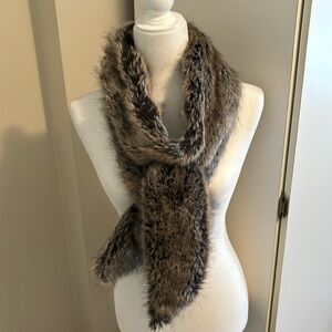 NWOT Banana Republic faux fur scarf